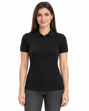 Tricou polo dama negru, prezentat pe model